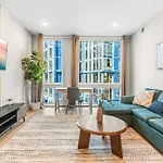 Prime Nolibs, Sleep 4Ppl, Fast Wifi, King Bed, Rooftop Access, Two Smart Tvs