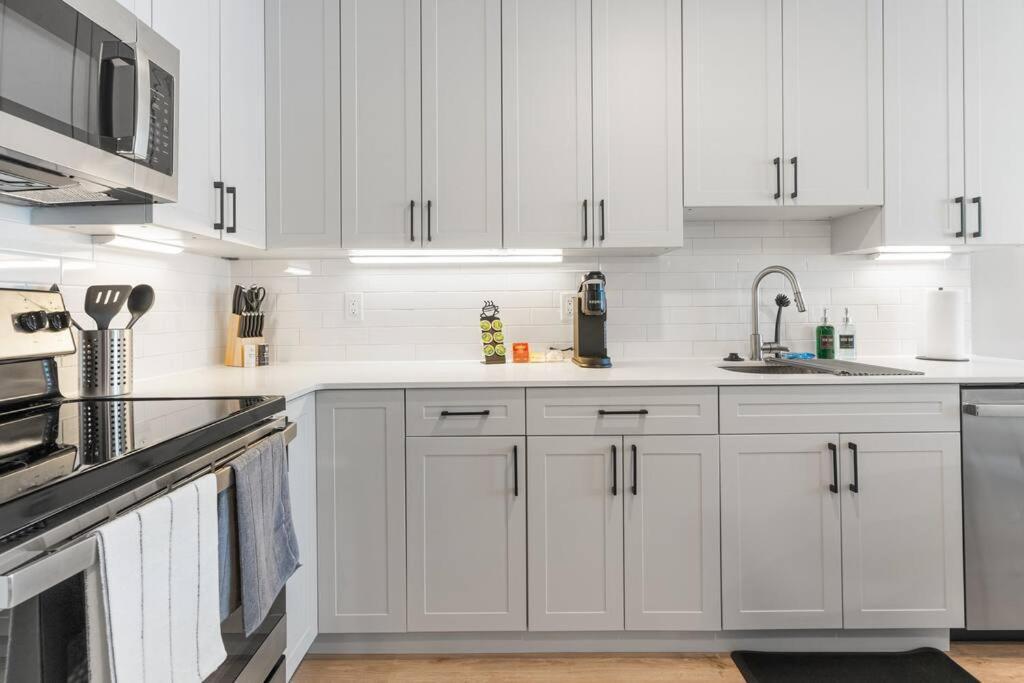 Apartment Prime Nolibs, Sleep 4ppl, Fast Wifi, King Bed, Rooftop Access, Two Smart Tvs *