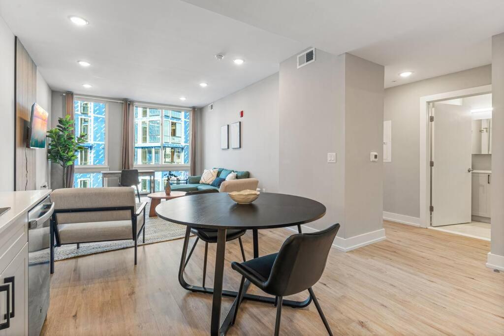 Prime Nolibs, Sleep 4ppl, Fast Wifi, King Bed, Rooftop Access, Two Smart Tvs Apartment